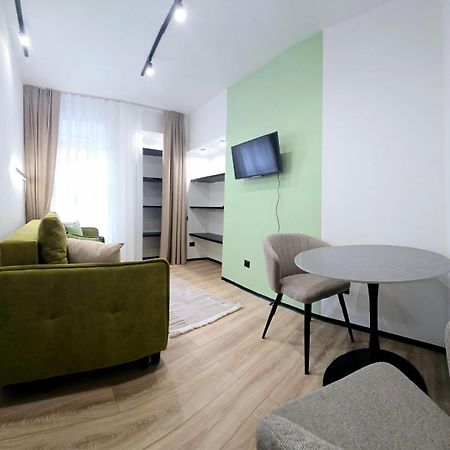 Apartment In The City Center Near The Park Lviv Buitenkant foto